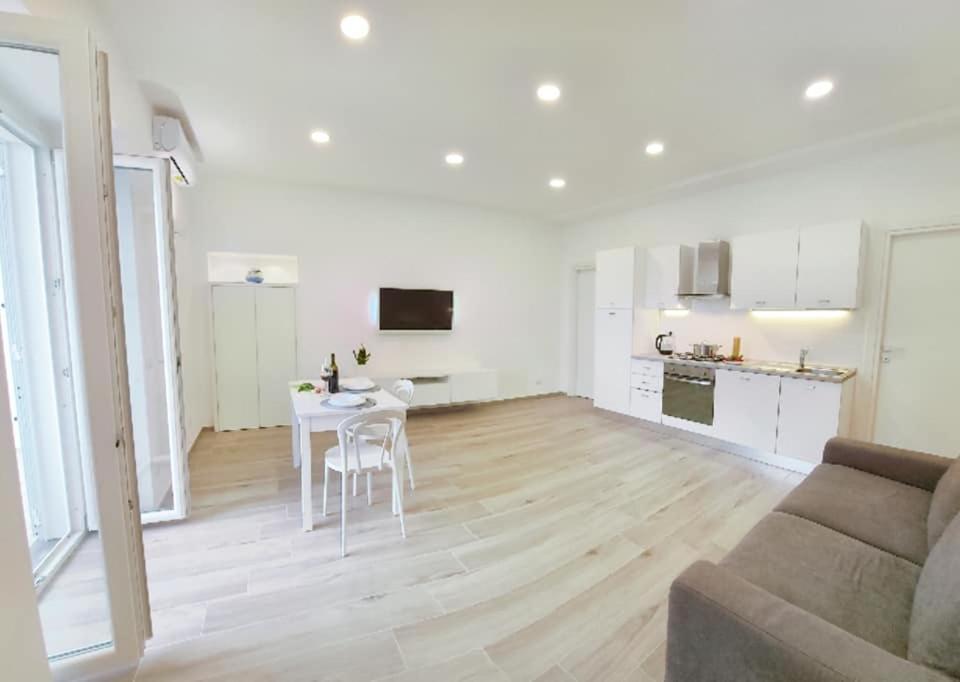 אג'רולה Four White Apartments מראה חיצוני תמונה