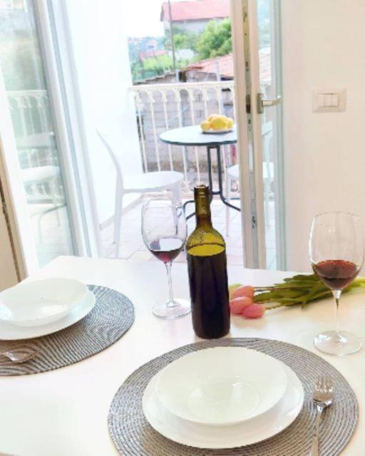 אג'רולה Four White Apartments מראה חיצוני תמונה