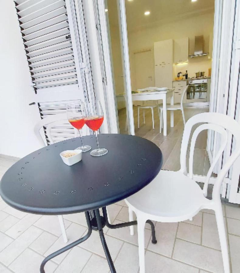 אג'רולה Four White Apartments מראה חיצוני תמונה