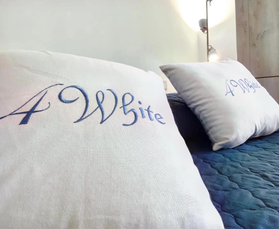אג'רולה Four White Apartments מראה חיצוני תמונה
