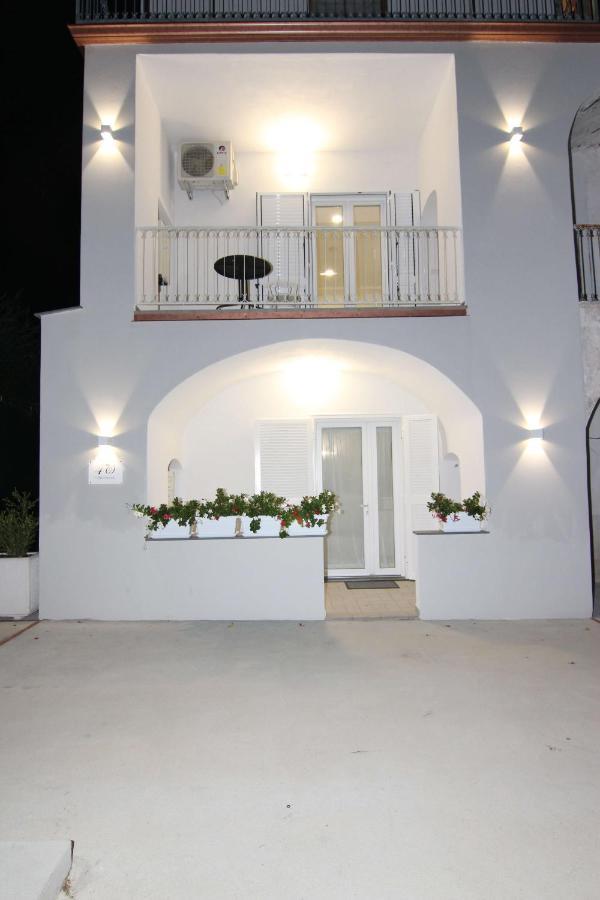 אג'רולה Four White Apartments מראה חיצוני תמונה