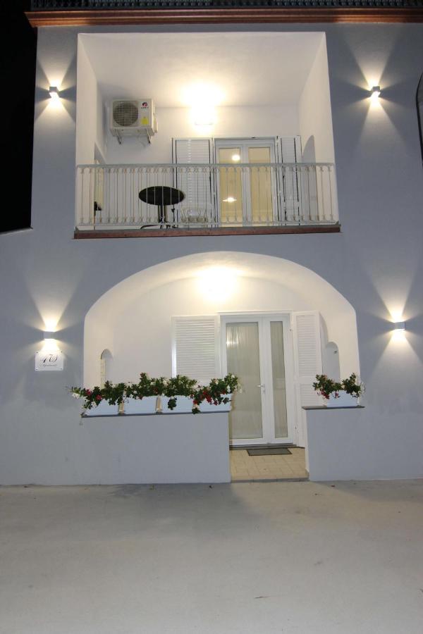 אג'רולה Four White Apartments מראה חיצוני תמונה