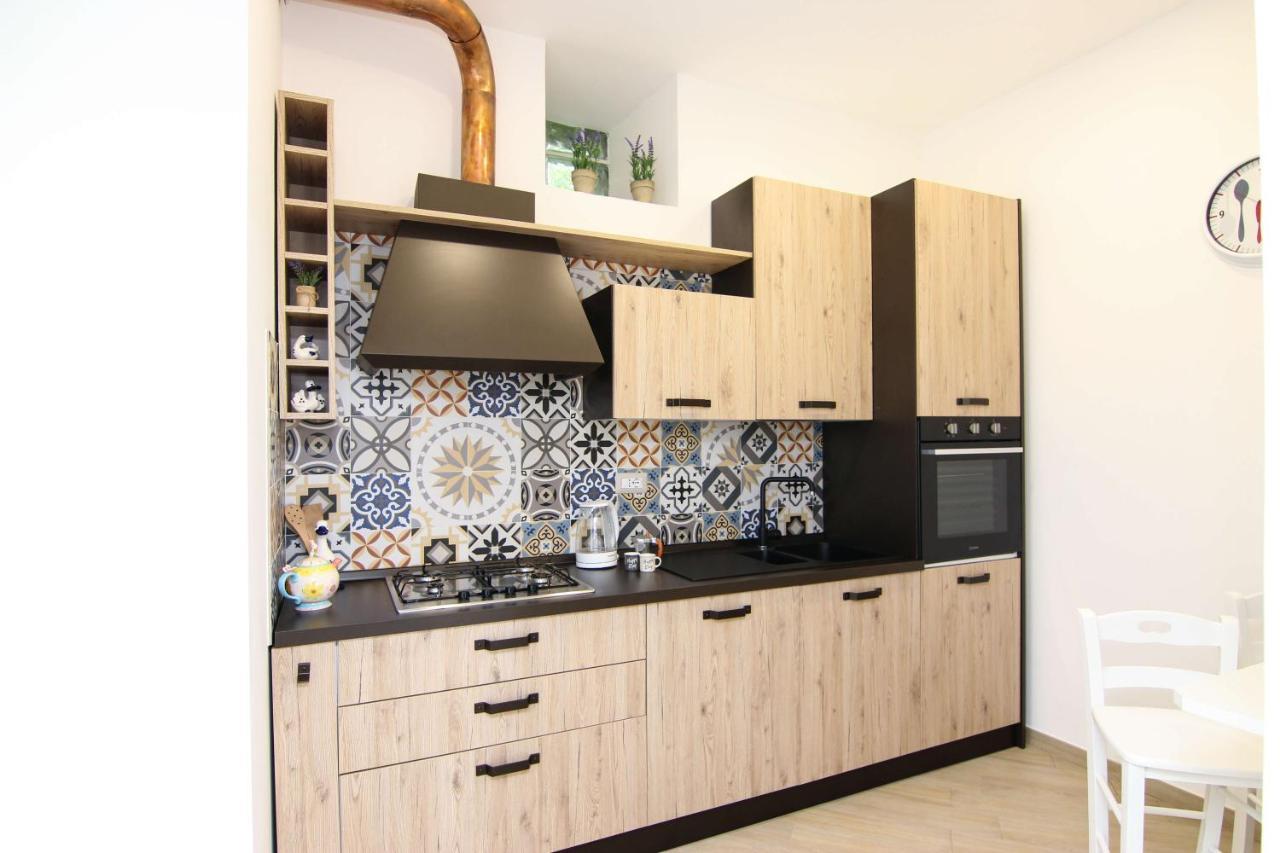 אג'רולה Four White Apartments מראה חיצוני תמונה
