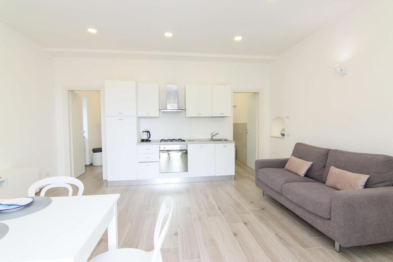 אג'רולה Four White Apartments מראה חיצוני תמונה