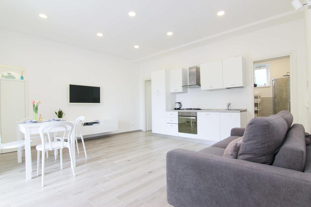 אג'רולה Four White Apartments מראה חיצוני תמונה