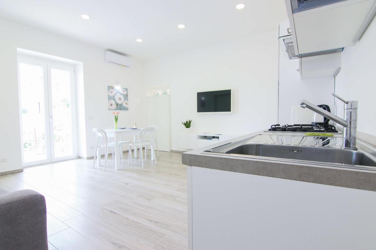 אג'רולה Four White Apartments מראה חיצוני תמונה