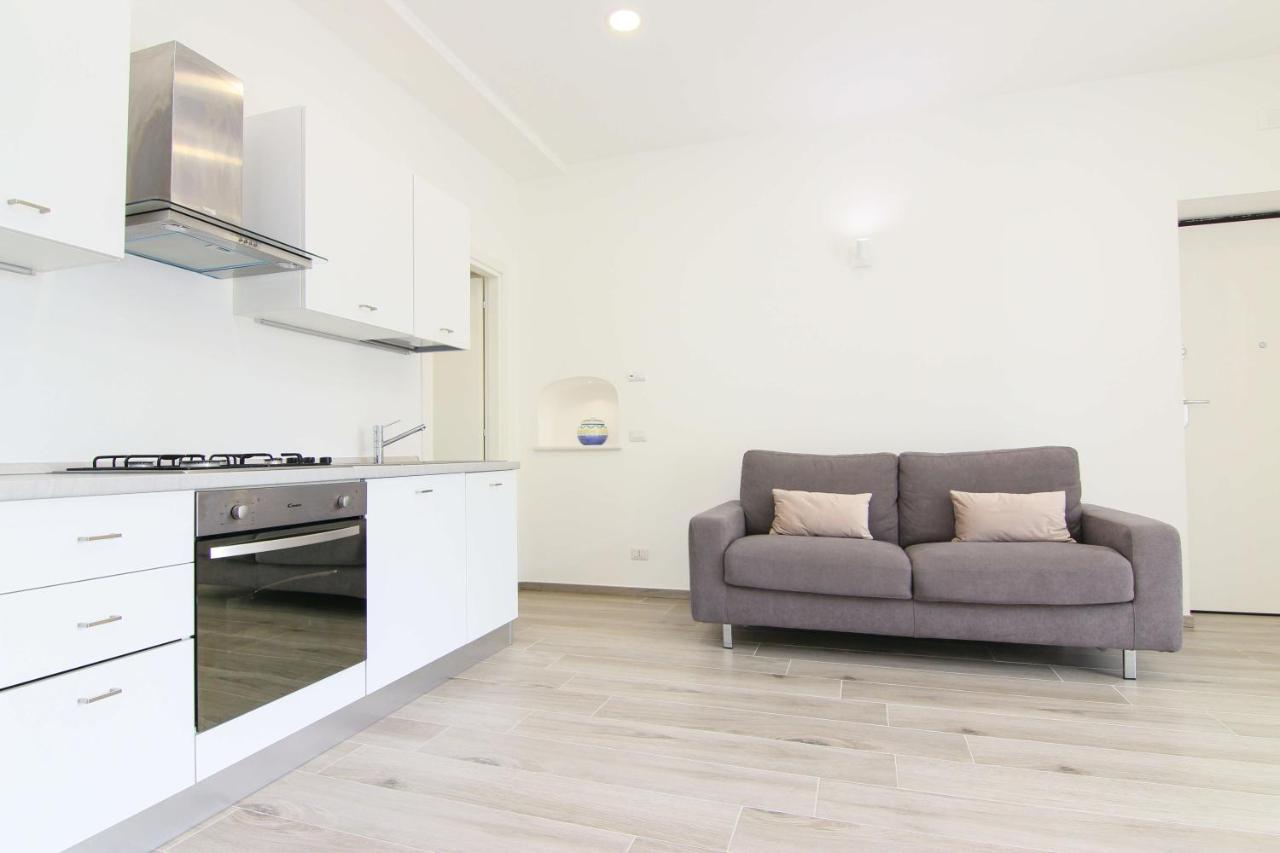 אג'רולה Four White Apartments מראה חיצוני תמונה