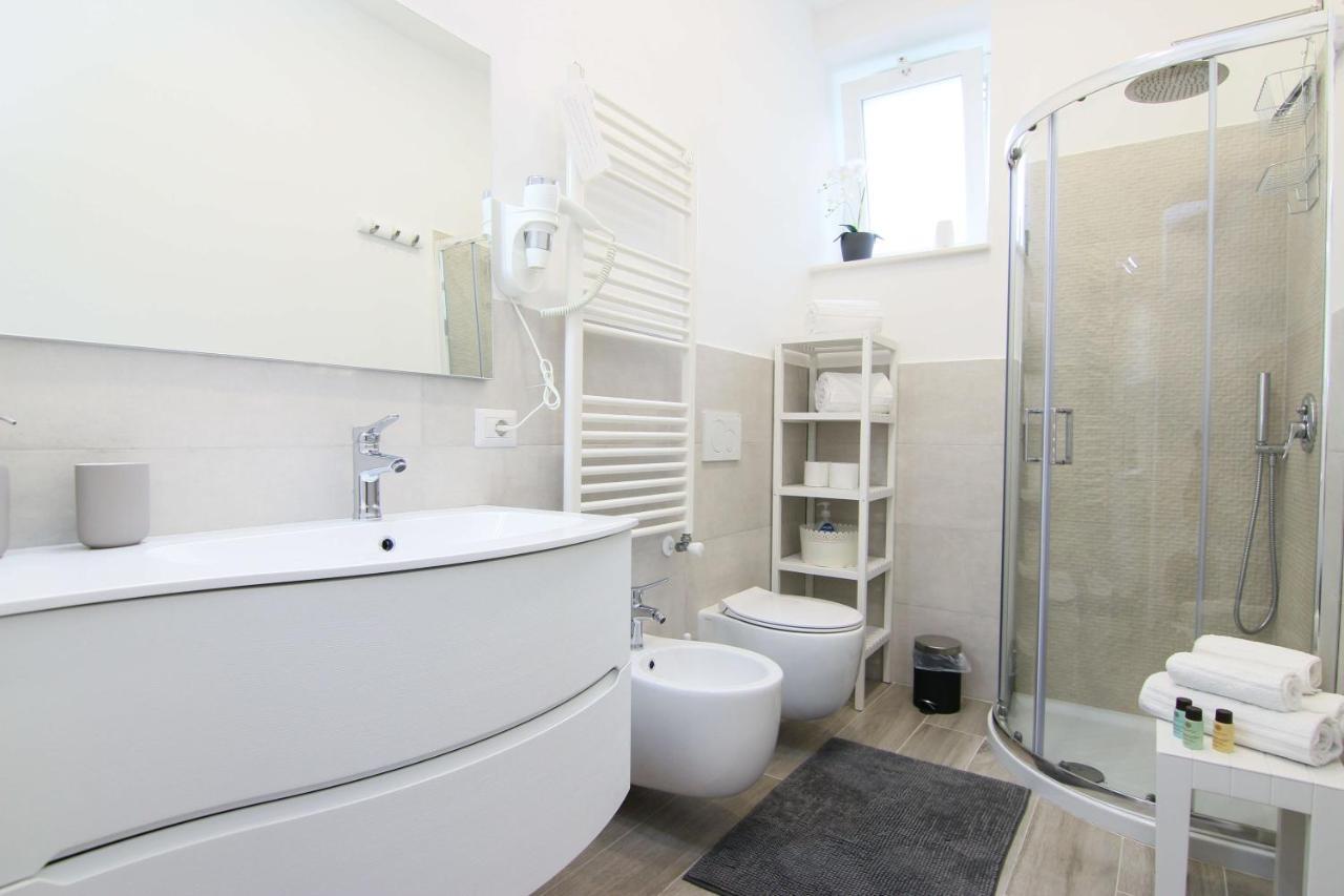 אג'רולה Four White Apartments מראה חיצוני תמונה