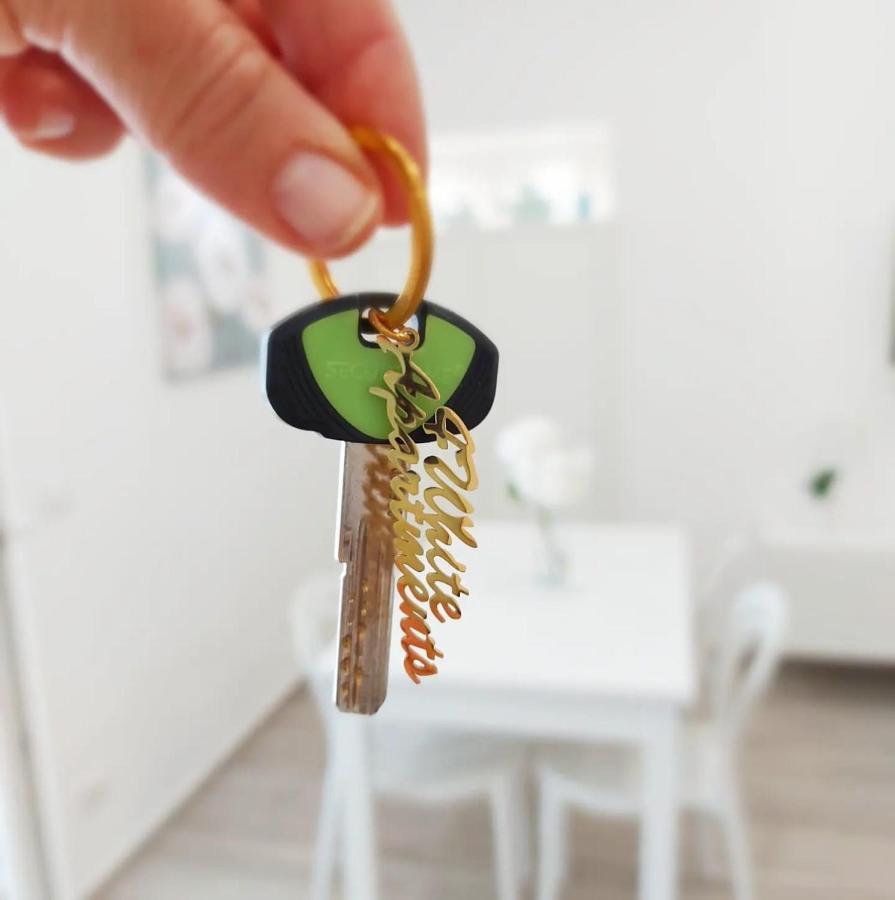 אג'רולה Four White Apartments מראה חיצוני תמונה