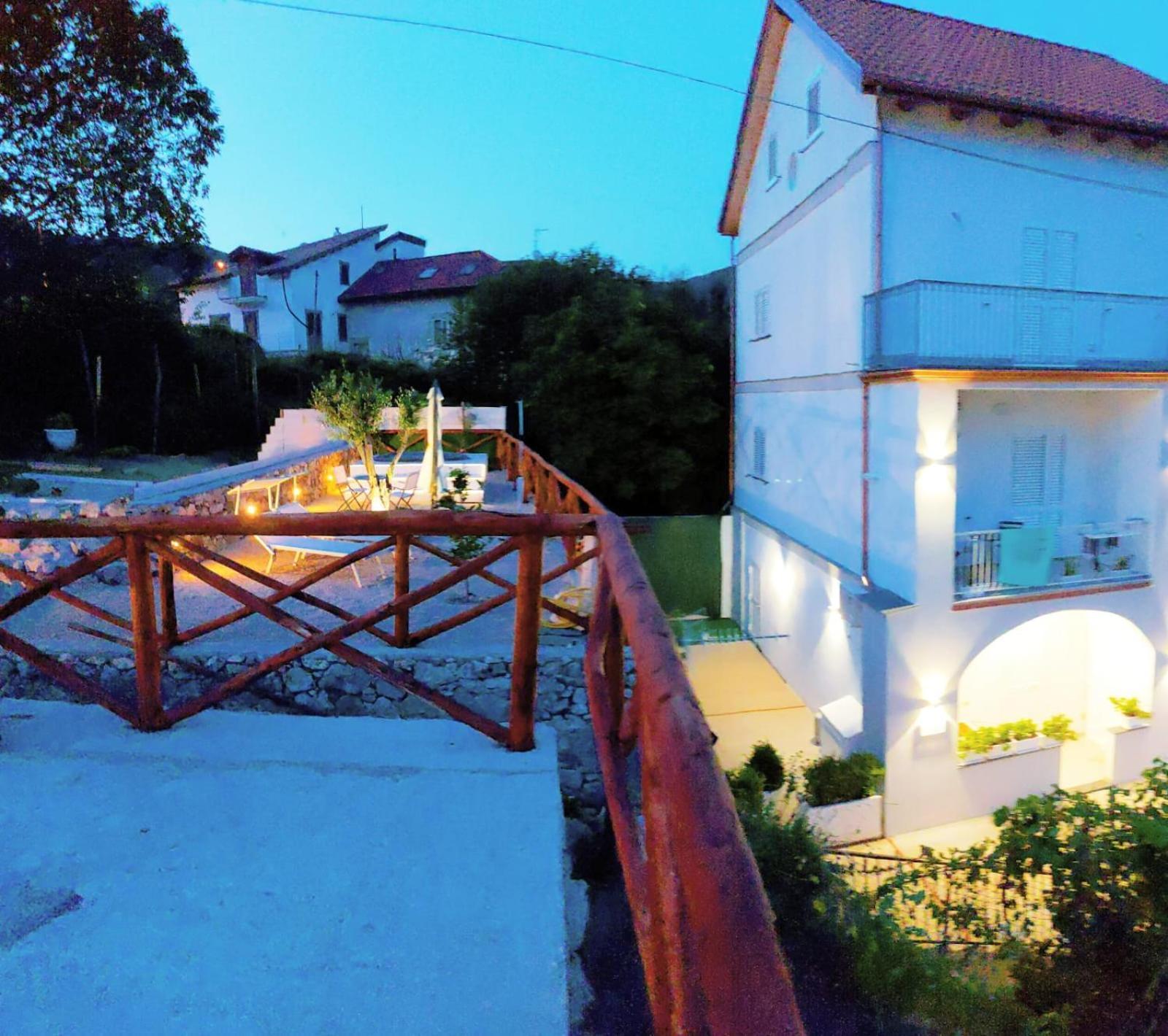 אג'רולה Four White Apartments מראה חיצוני תמונה